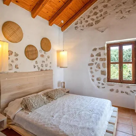 Mystique Villa Evretí