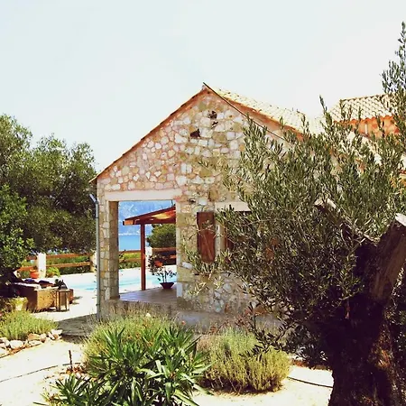 Villa Mystique *